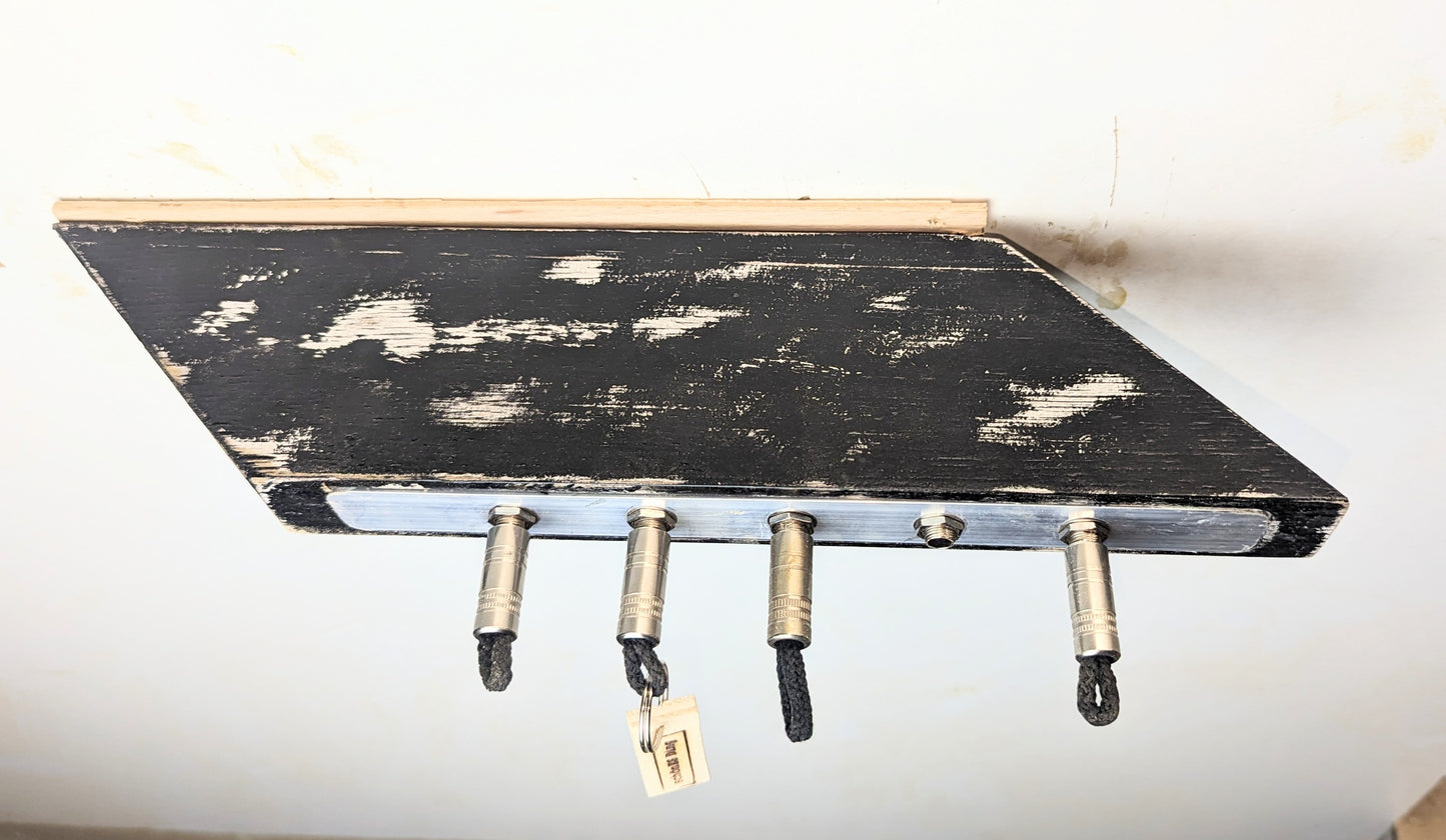 Schräges Ding - black/white - Schlüsselbrett aus Holz mit Klinkensteckern