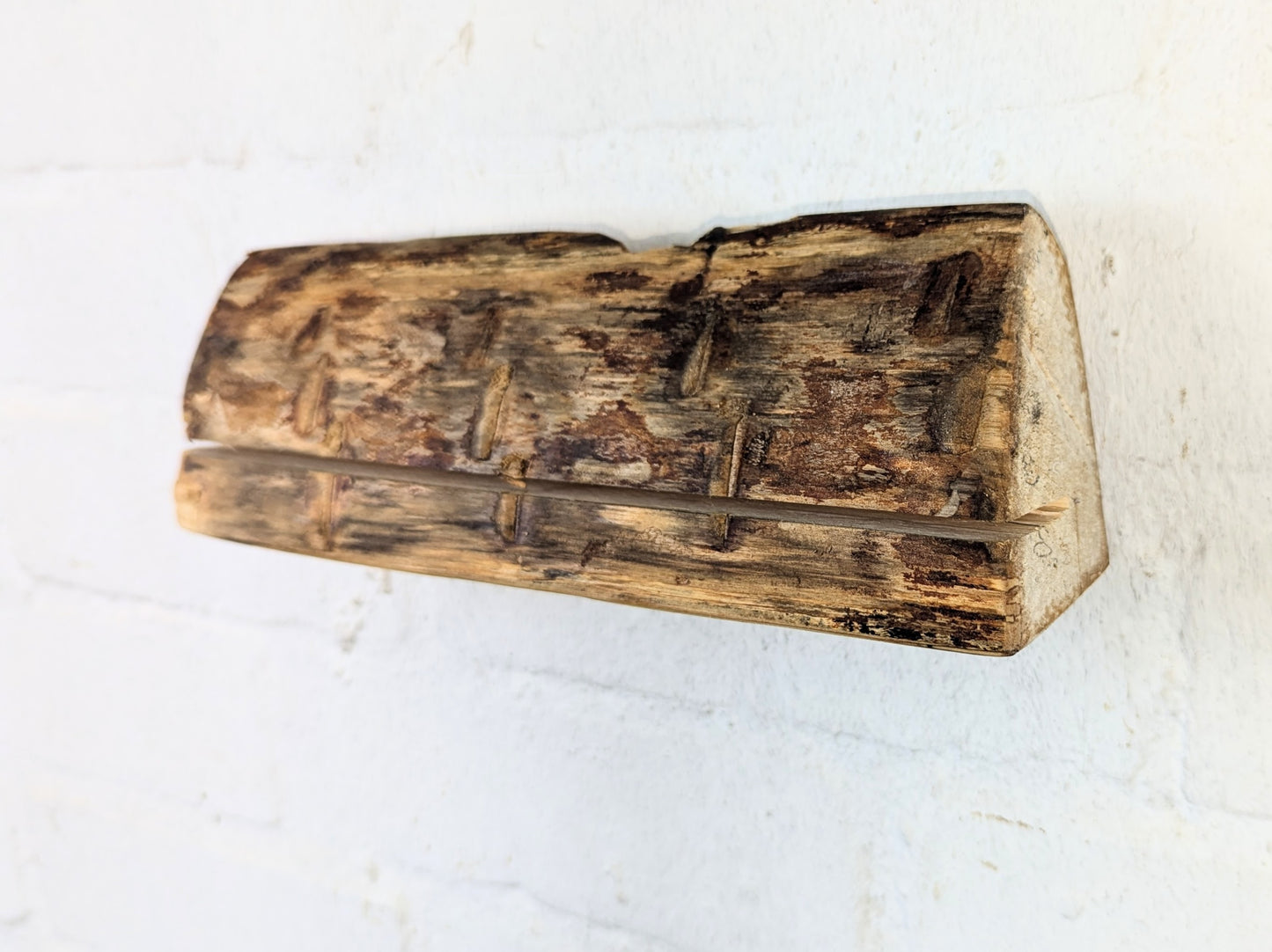 Schlüsselbrett aus Holz.
So einfach kann Ordnung sein!
Und weil es Spaß macht, macht ihr es auch (ja, auch die Person, von der ihr gerade denkt: „Never, der nicht!“).
Nie wieder den Schlüssel suchen.
www.schönesding.de