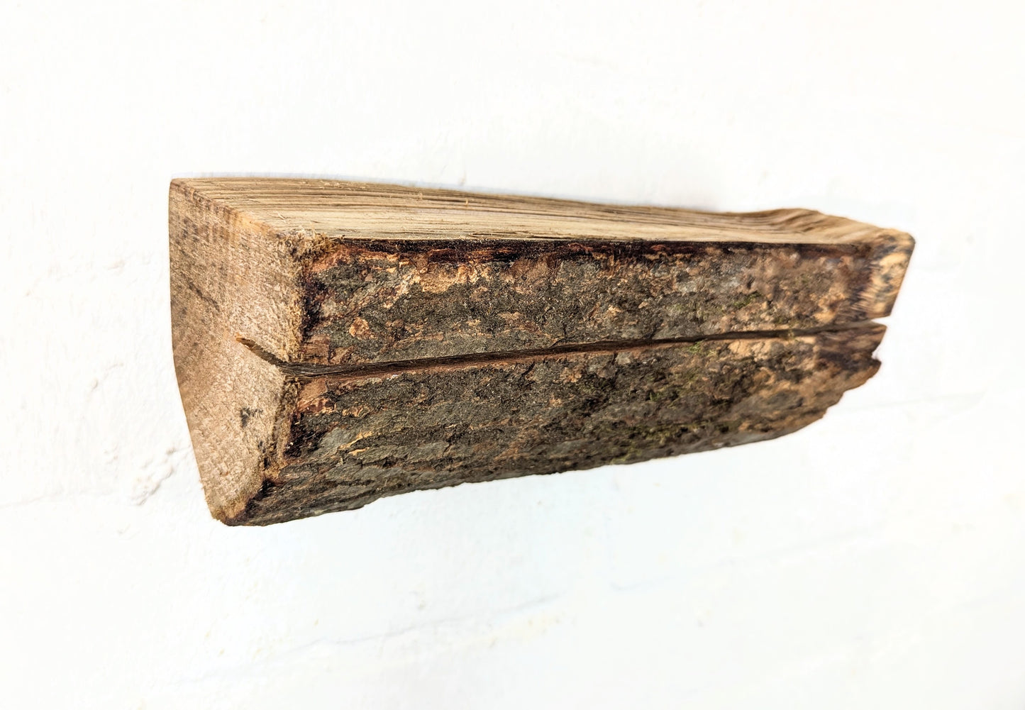 Schlüsselbrett aus Holz.
So einfach kann Ordnung sein!
Und weil es Spaß macht, macht ihr es auch (ja, auch die Person, von der ihr gerade denkt: „Never, der nicht!“).
Nie wieder den Schlüssel suchen.
www.schönesding.de