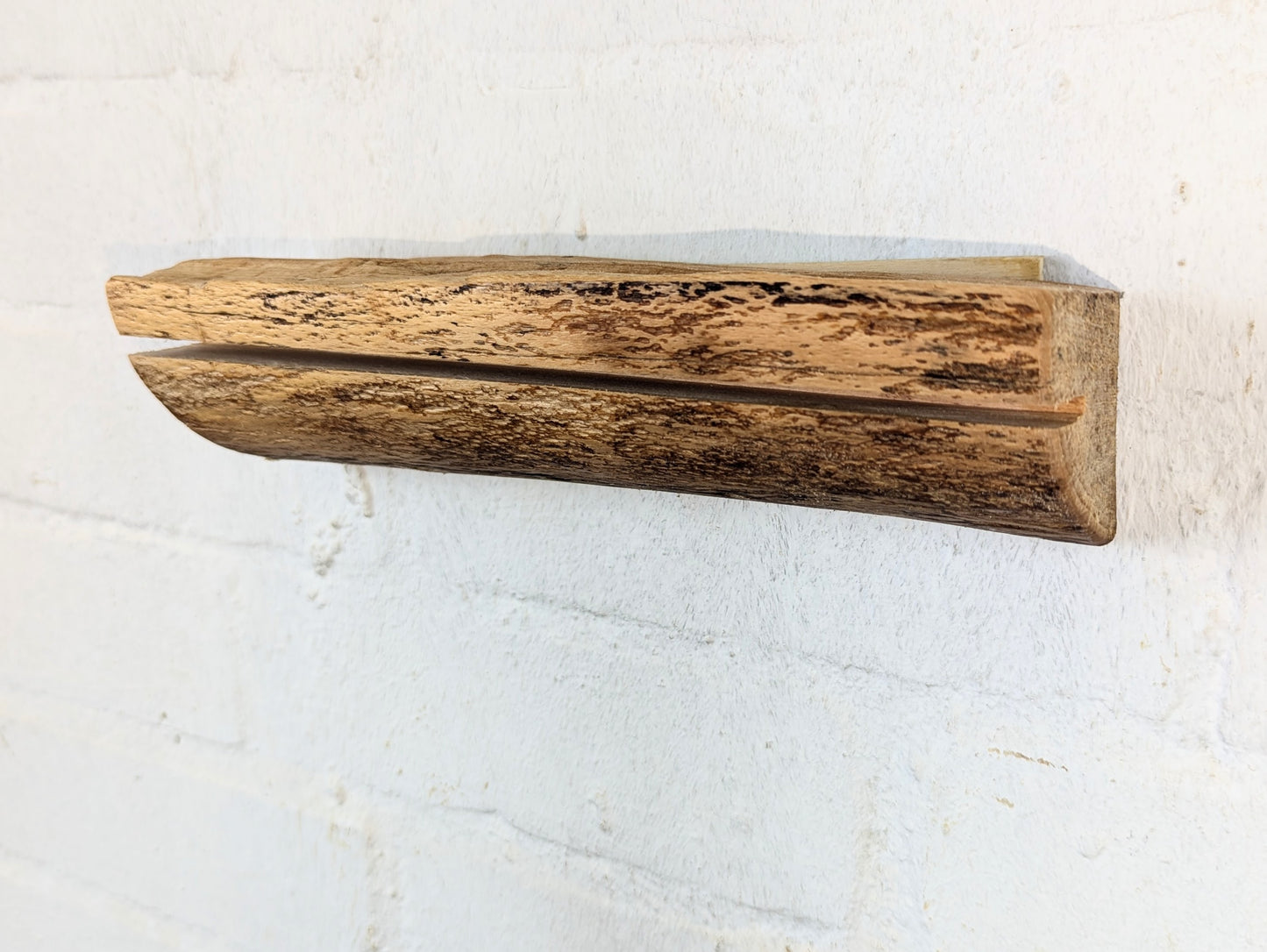 Schlüsselbrett aus Holz.
So einfach kann Ordnung sein!
Und weil es Spaß macht, macht ihr es auch (ja, auch die Person, von der ihr gerade denkt: „Never, der nicht!“).
Nie wieder den Schlüssel suchen.
www.schönesding.de