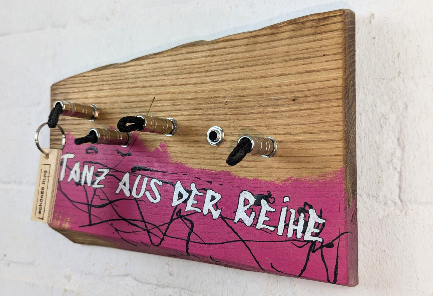 Tanz aus der Reihe - Schlüsselbrett aus Eiche mit Klinkensteckern
