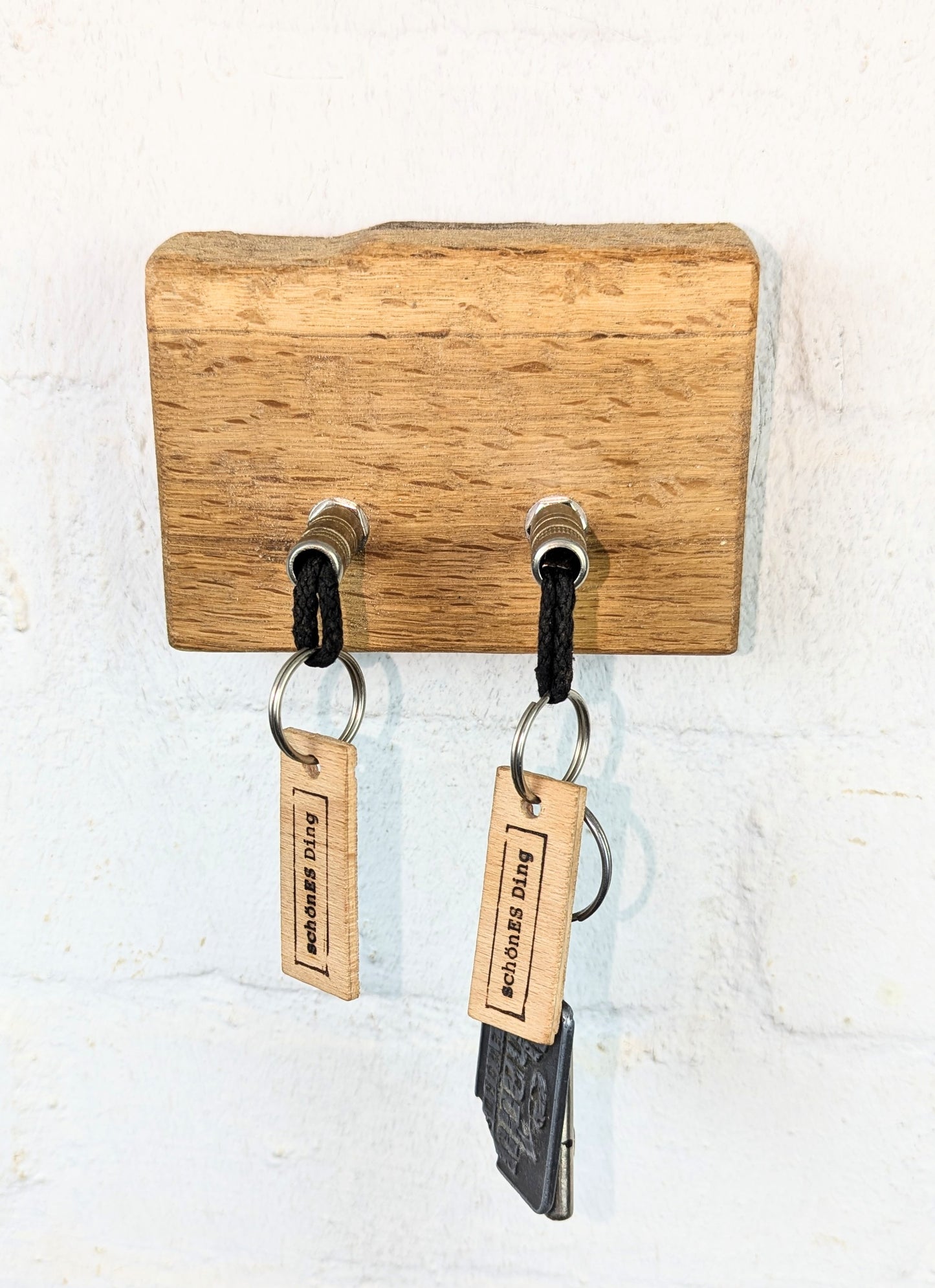 Flaty 2er IV - Schlüsselbrett aus Eiche mit Klinkensteckern