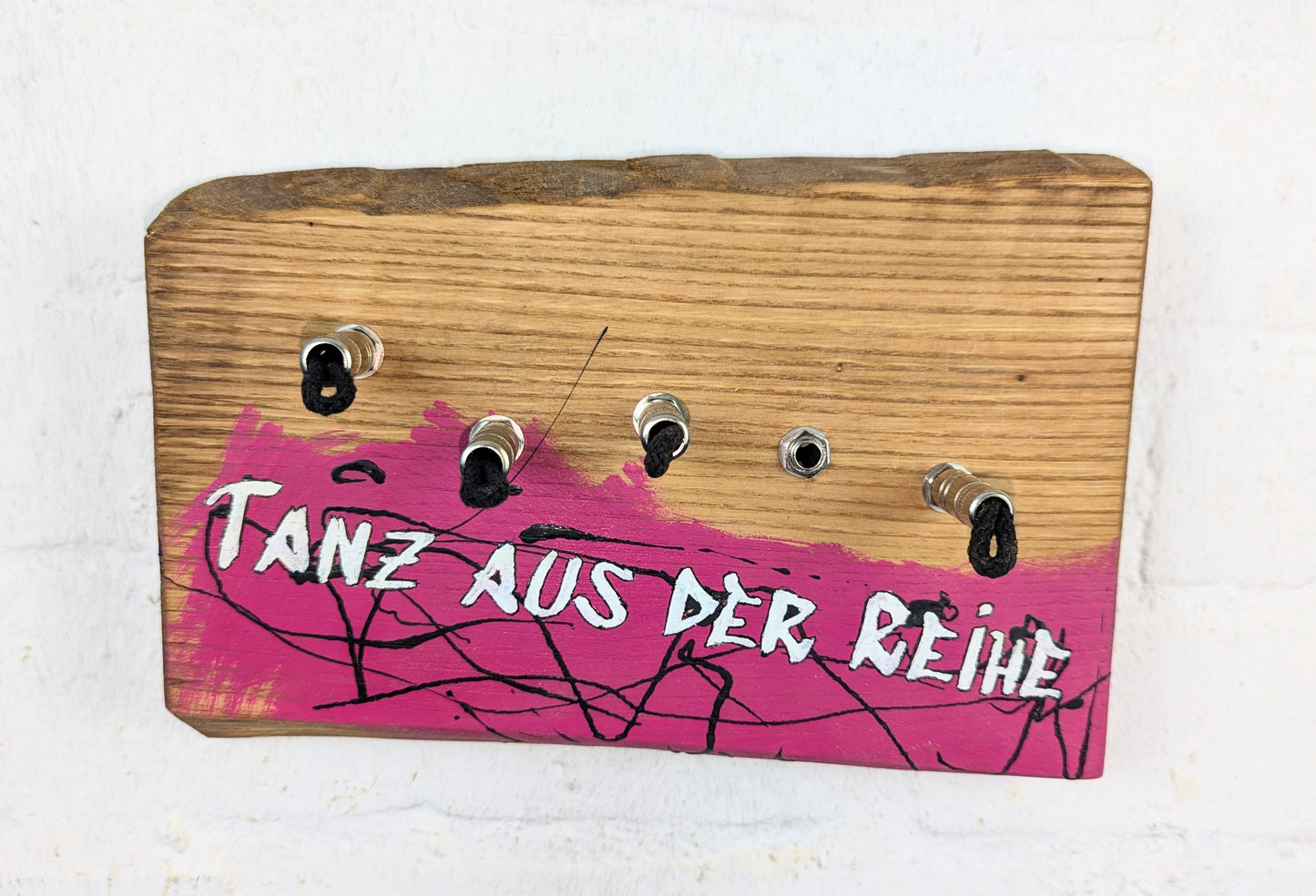 Tanz aus der Reihe - Schlüsselbrett aus Eiche mit Klinkensteckern