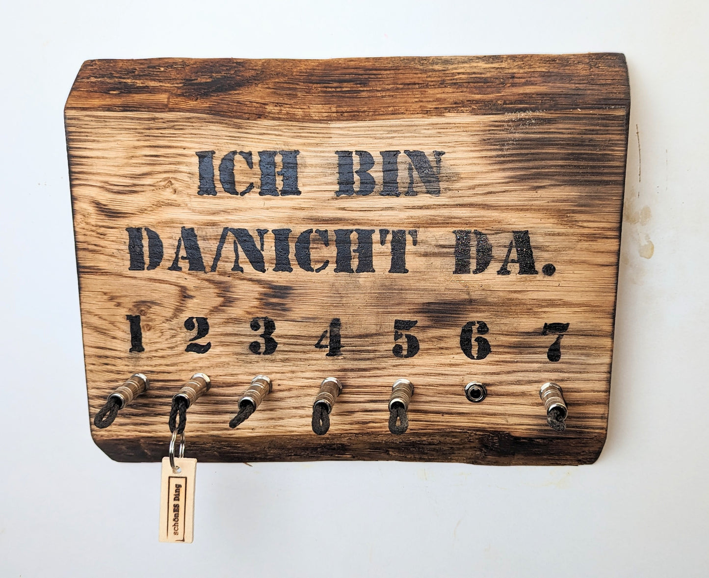 Da/Nicht da - 7er - Schlüsselbrett aus Eiche mit Klinkensteckern