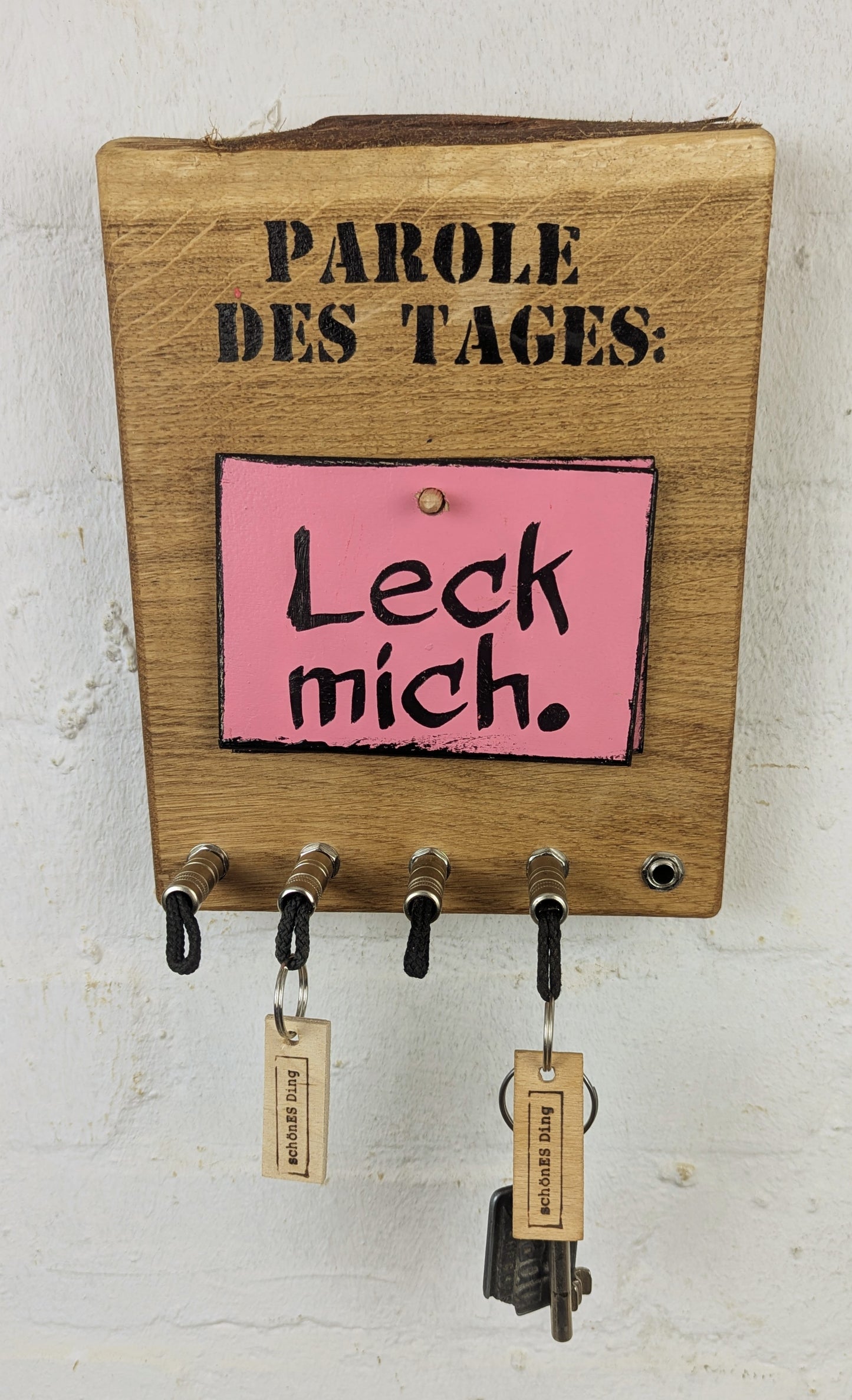 Parole des Tages - Schlüsselbrett aus Eiche mit Klinkensteckern
