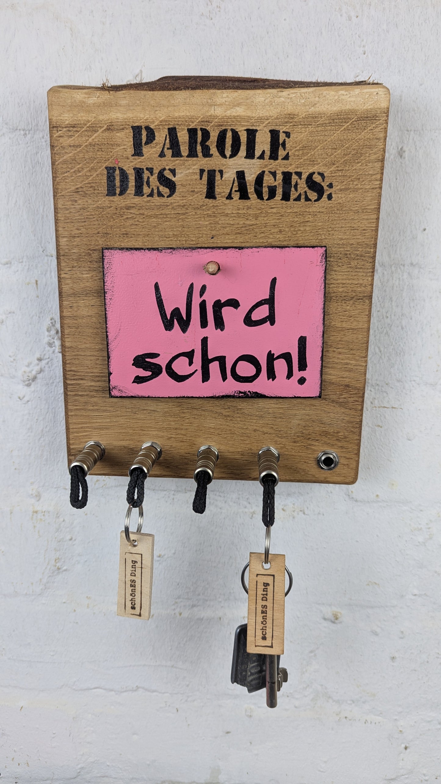 Parole des Tages - Schlüsselbrett aus Eiche mit Klinkensteckern