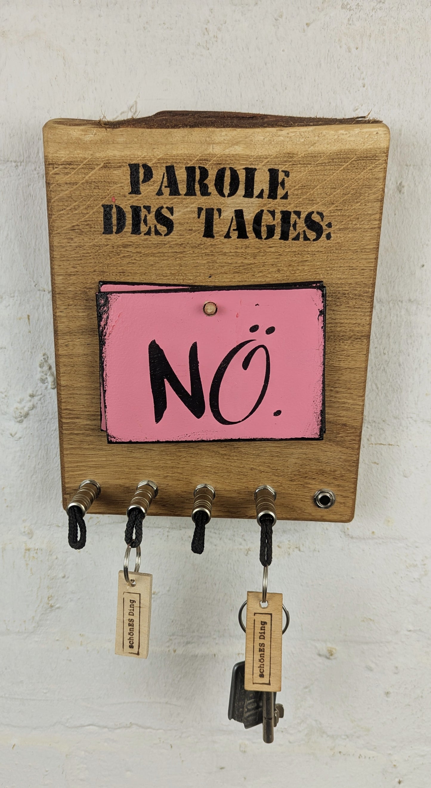 Parole des Tages - Schlüsselbrett aus Eiche mit Klinkensteckern