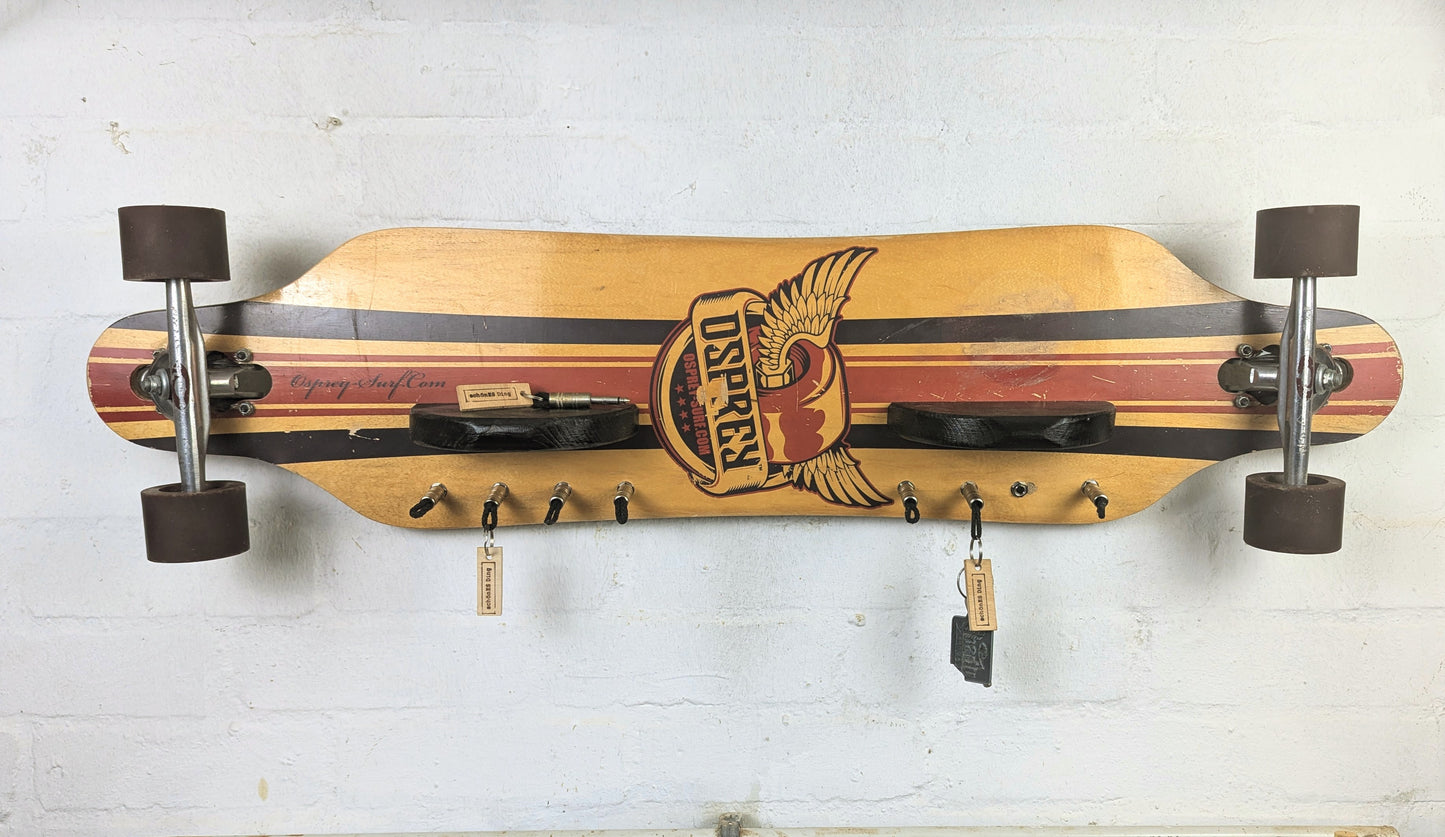 Longboard-Board No. II - Schlüsselbrett aus einem Skateboard mit Klinkensteckern