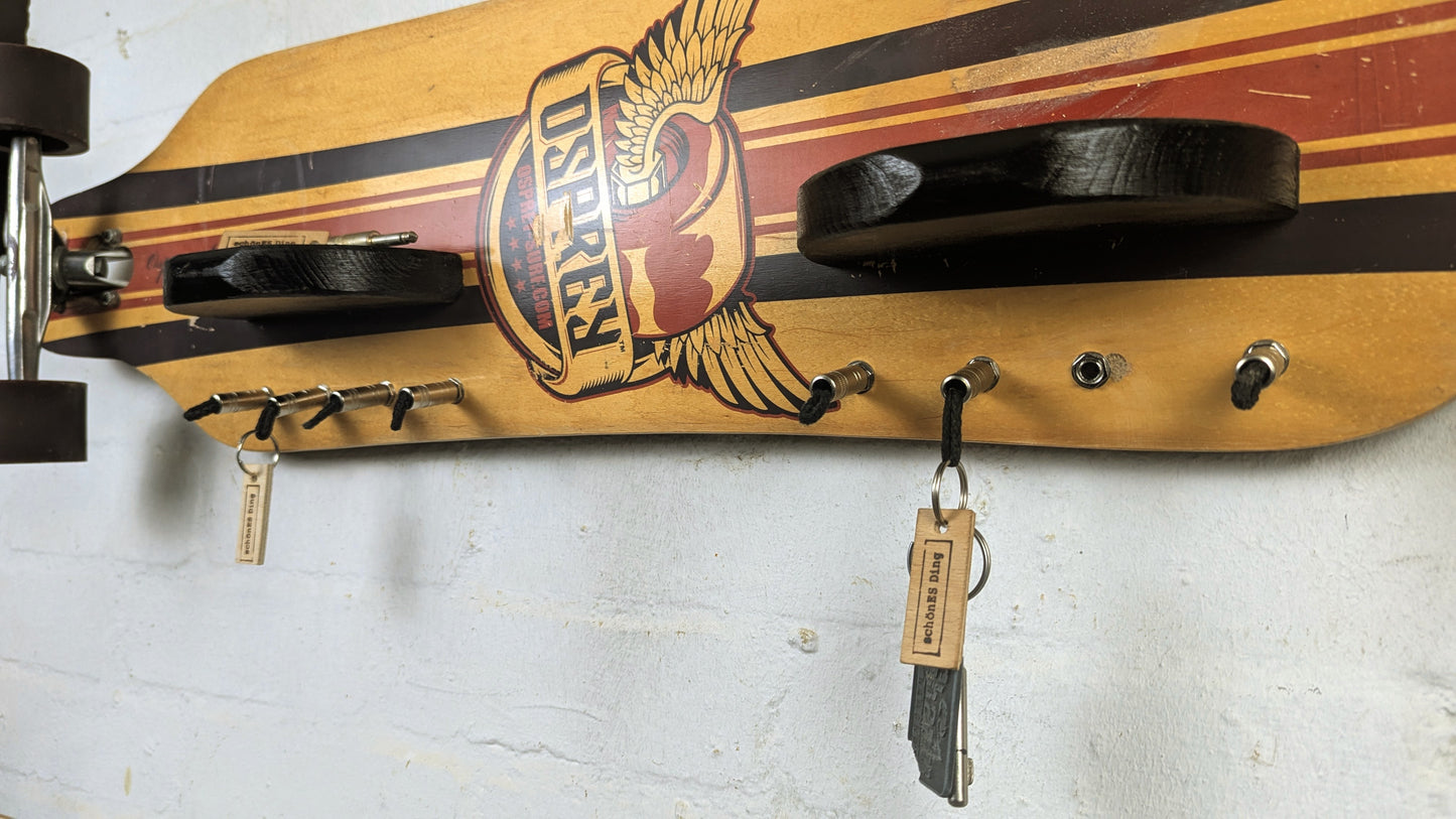 Longboard-Board No. II - Schlüsselbrett aus einem Skateboard mit Klinkensteckern