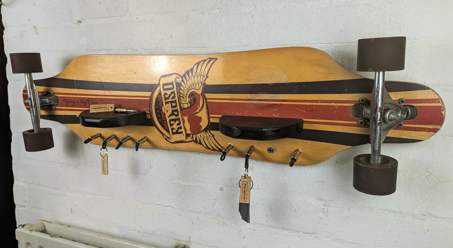 Longboard-Board No. II - Schlüsselbrett aus einem Skateboard mit Klinkensteckern