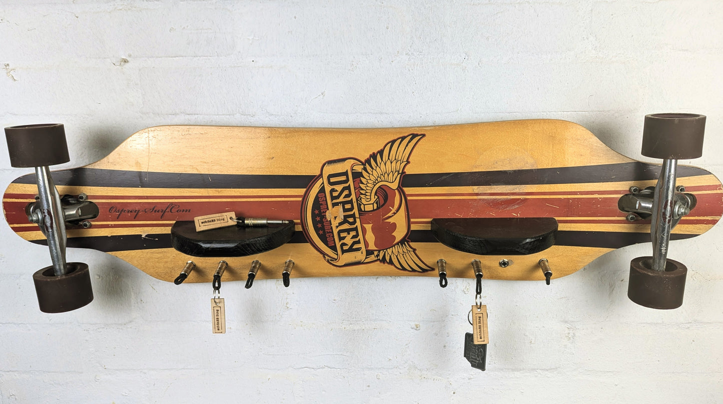 Longboard-Board No. II - Schlüsselbrett aus einem Skateboard mit Klinkensteckern